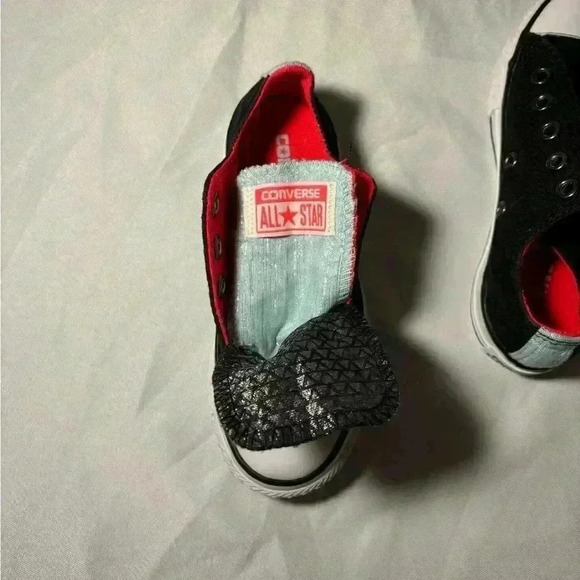Kids size 11 converse shoes, #I337 - Picture 4 of 6